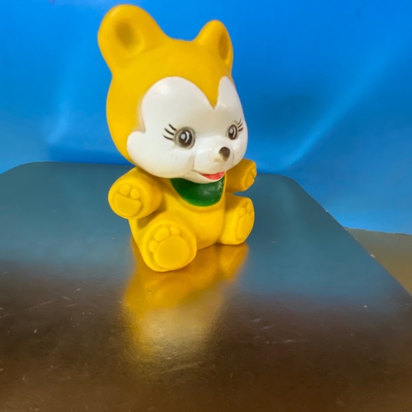 YELLOW BEAR VINTAGE 1979 SQUEAKY TOY THE FIRST YEARS RARE 4” - Picture 3 of 7